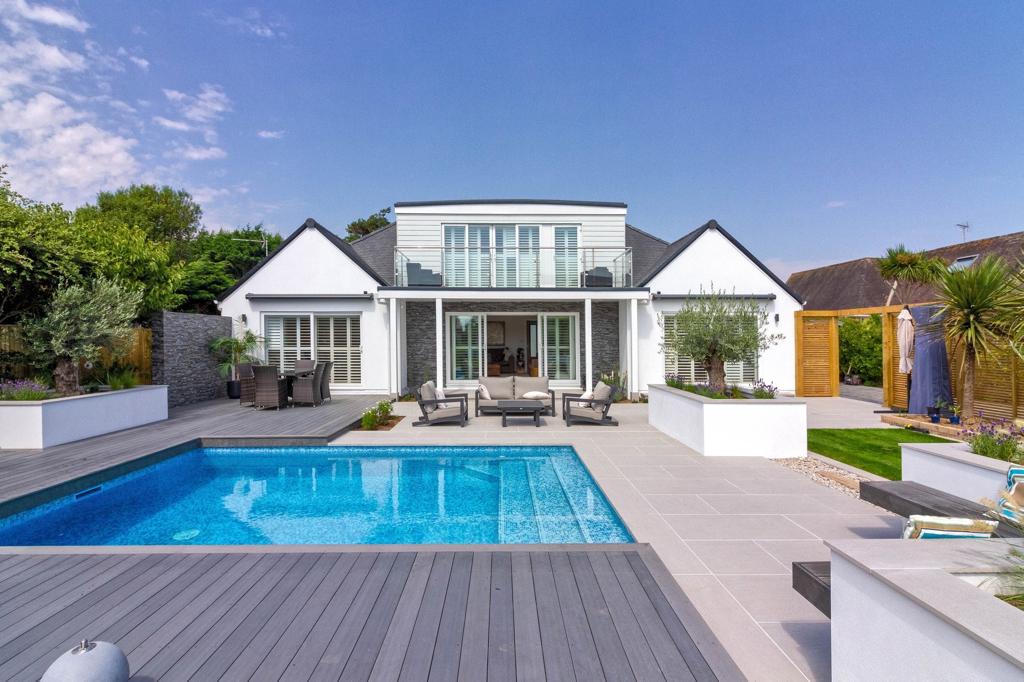 Dive into Luxury: Key Considerations for Your Garden Swimming Pool Installation